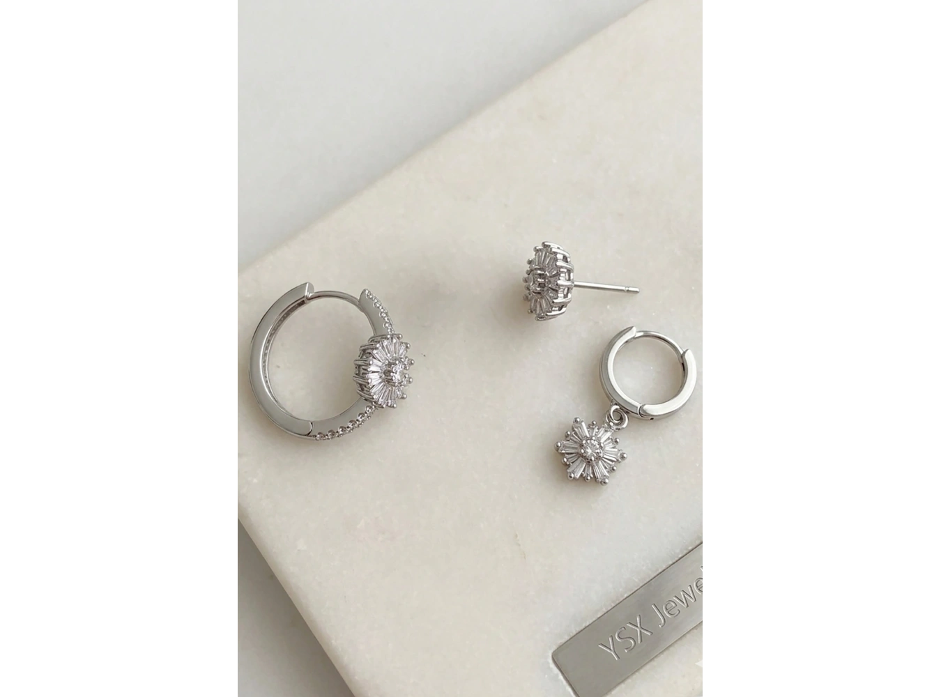 Gümüş Renk Taş Detaylı 3lü YSX Küpe Set