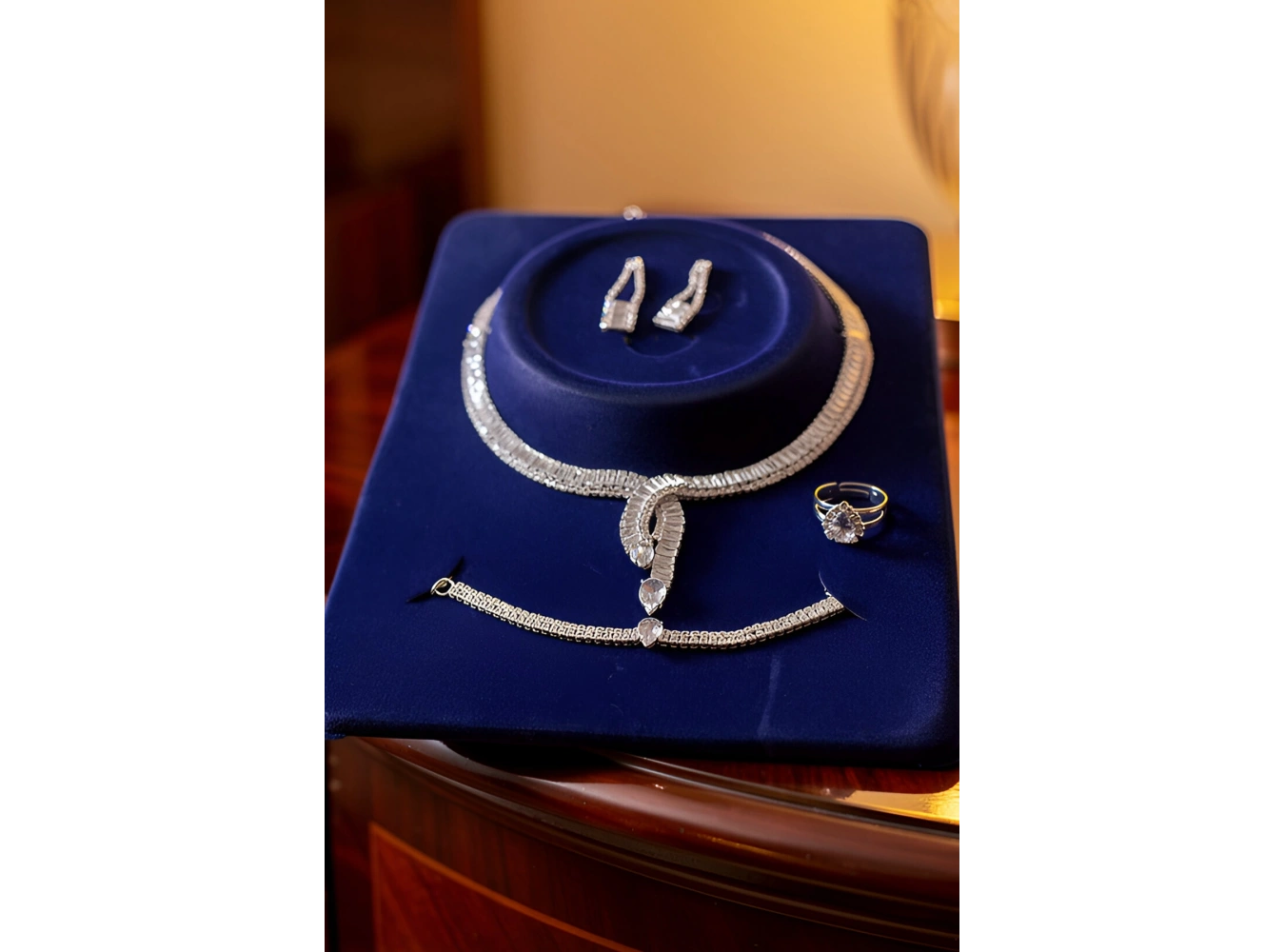 Gümüş Renk Taş Detaylı 4lü Abiye Set