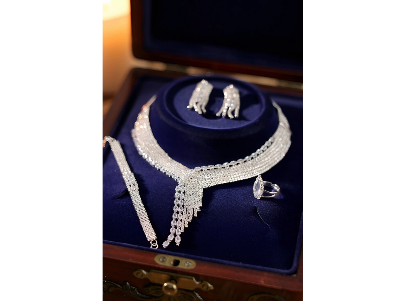 Gümüş Renk Taş Detaylı 4lü Abiye Set