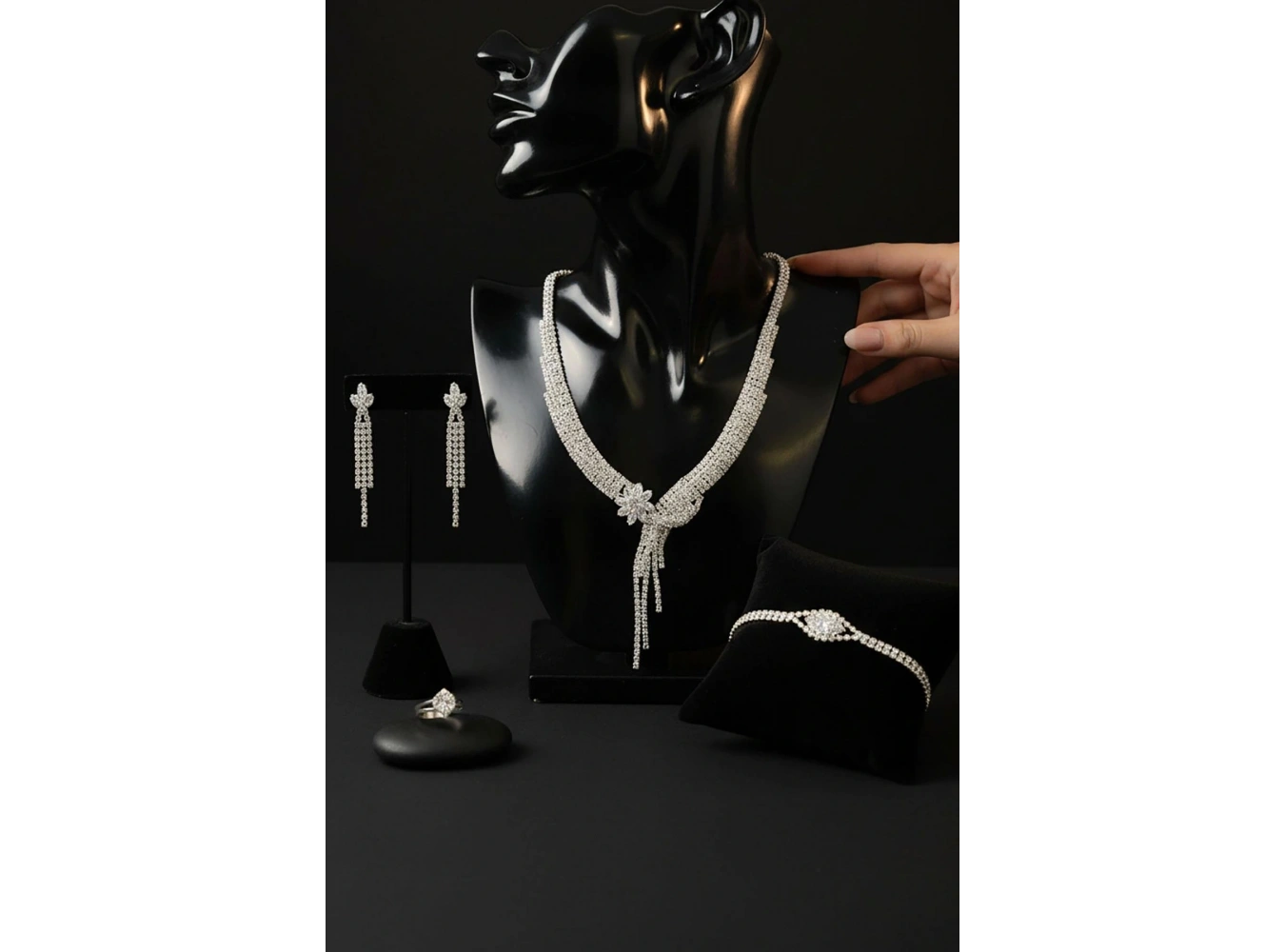 Gümüş Renk Taş Detaylı 4lü Abiye Set