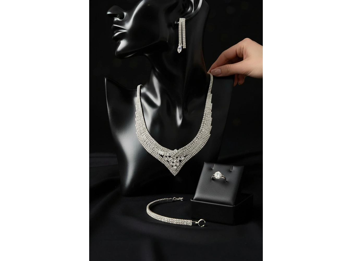 Gümüş Renk Taş Detaylı 4lü Abiye Set