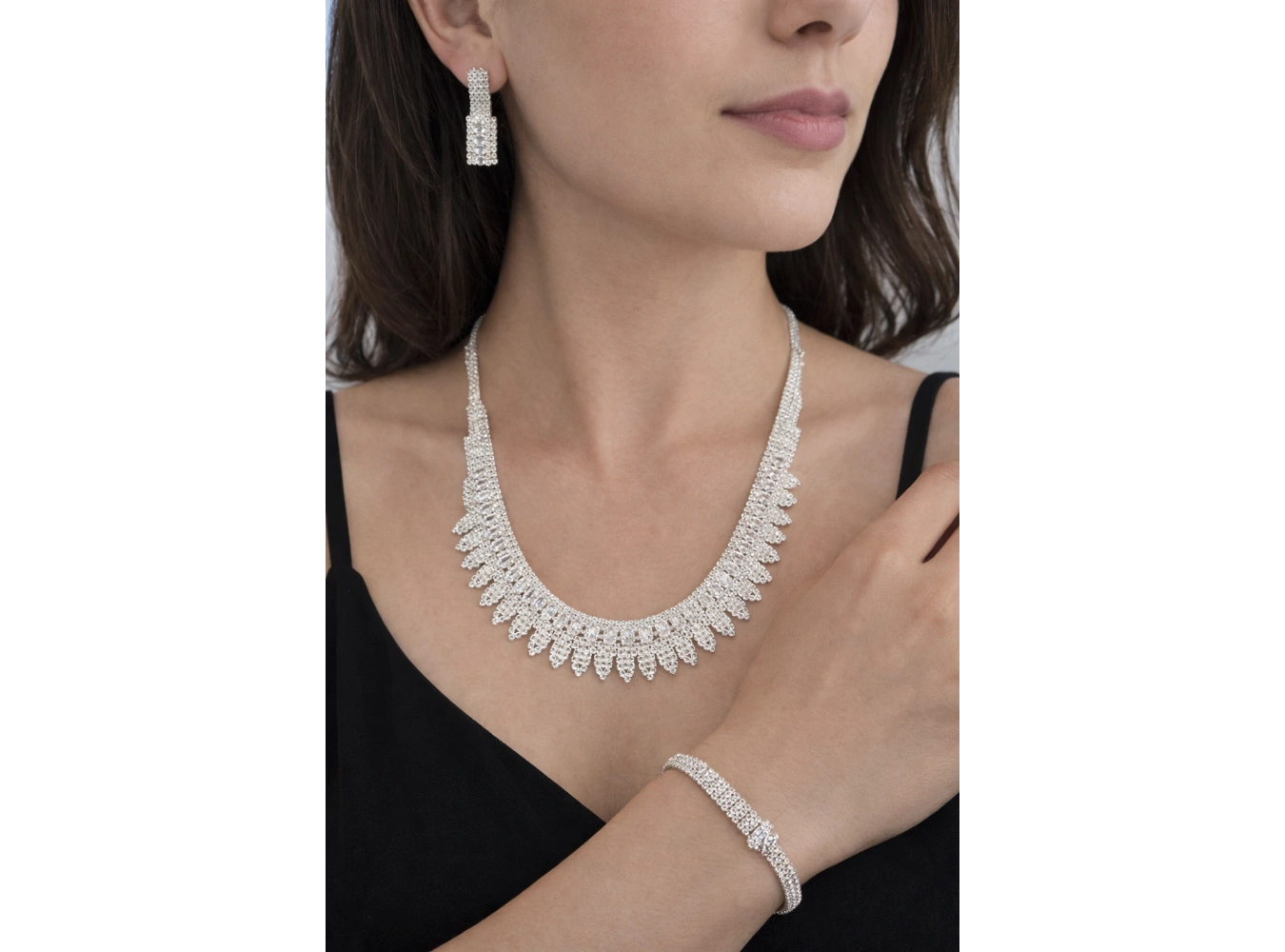 Gümüş Renk Taş Detaylı 4lü Abiye Set