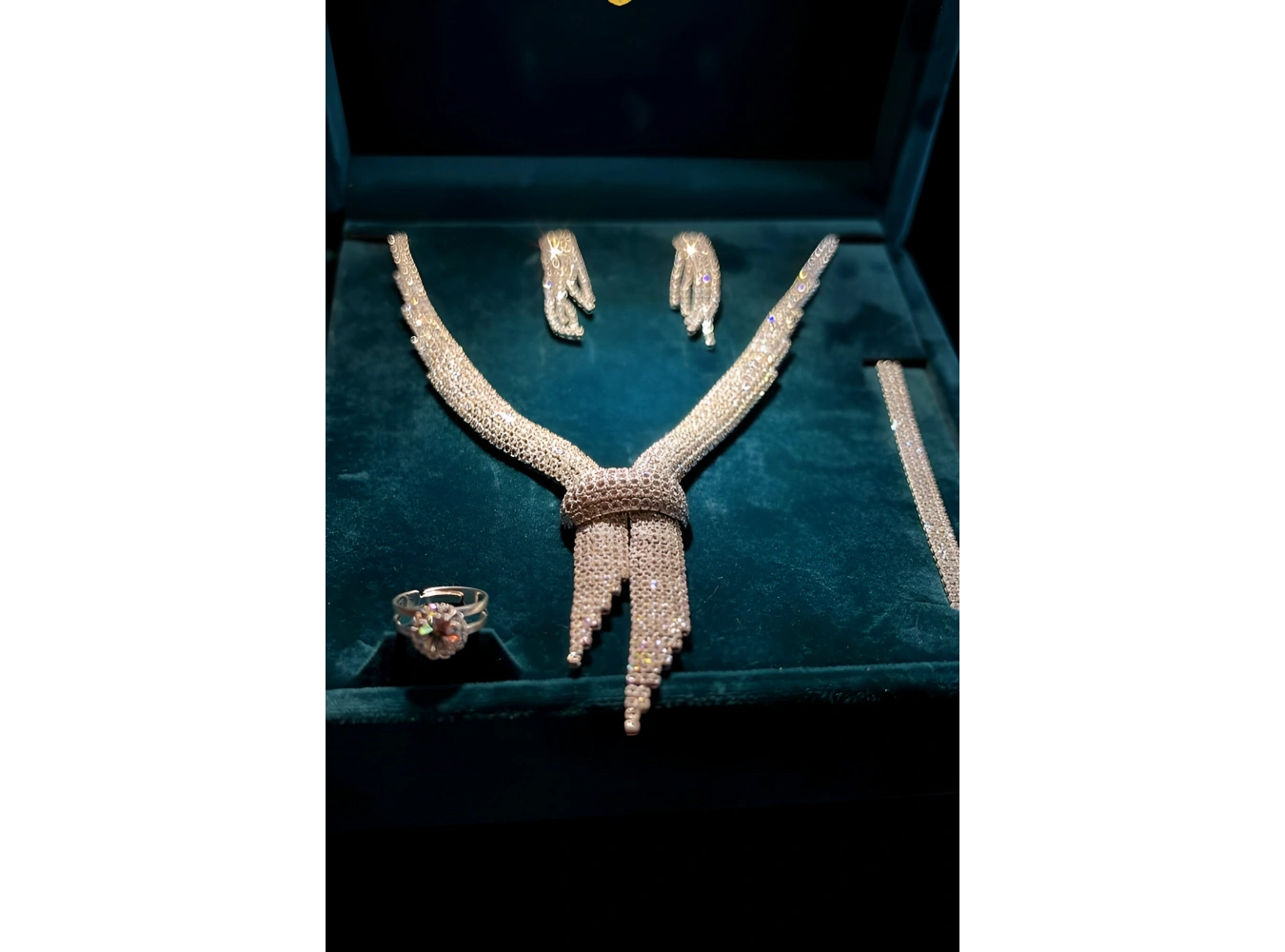 Gümüş Renk Taş Detaylı 4lü Abiye Set