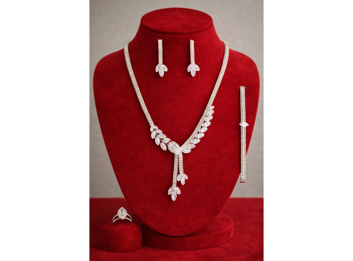 Gümüş Renk Taş Detaylı 4lü Abiye Set