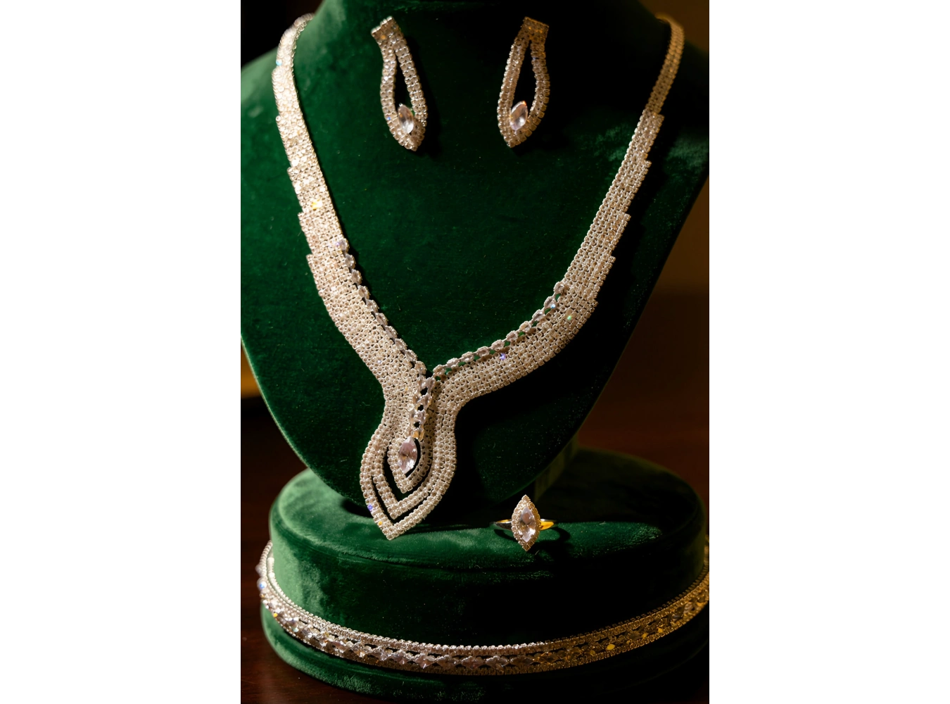 Gümüş Renk Taş Detaylı 4lü Abiye Set