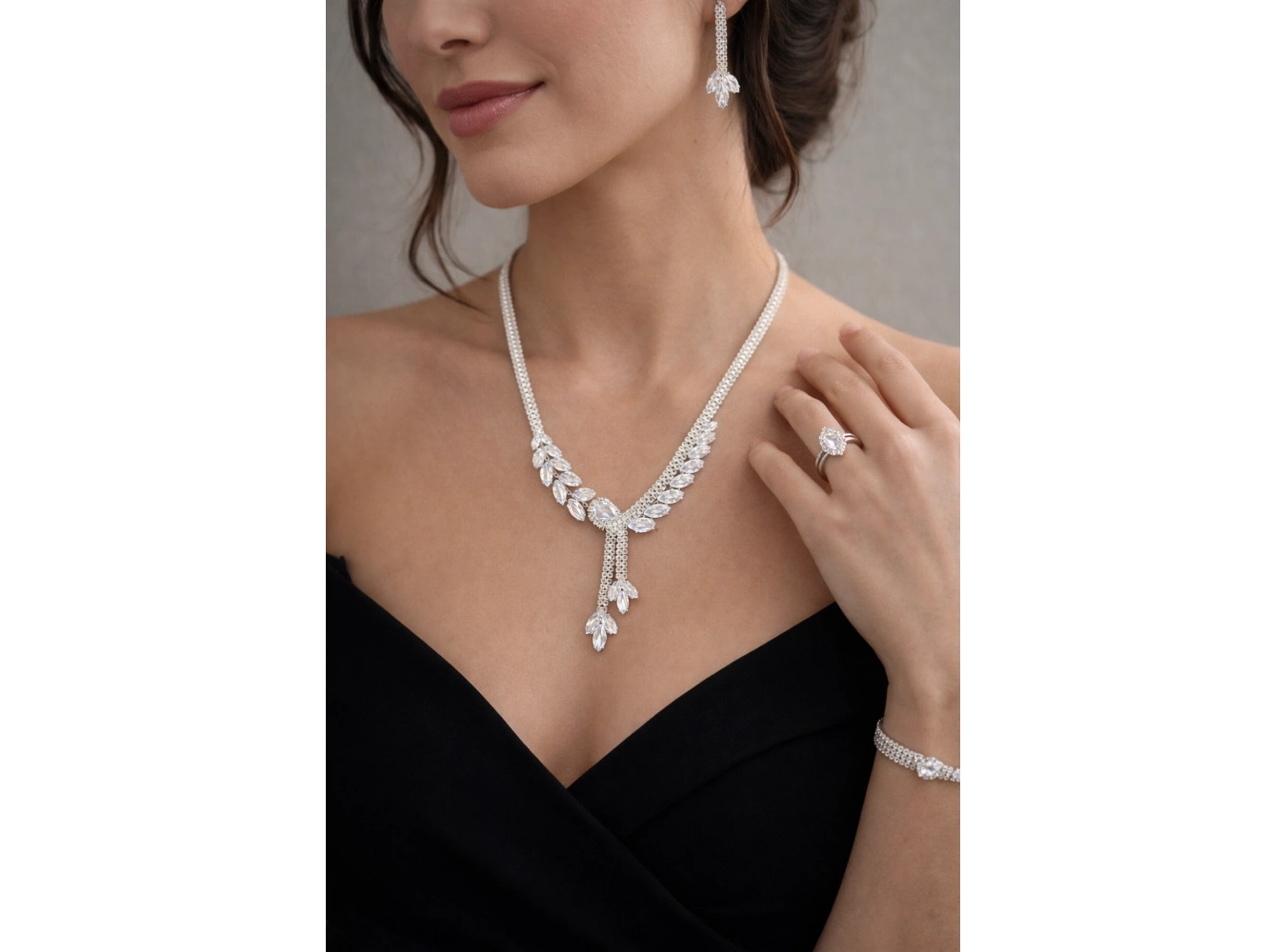 Gümüş Renk Taş Detaylı 4lü Abiye Set