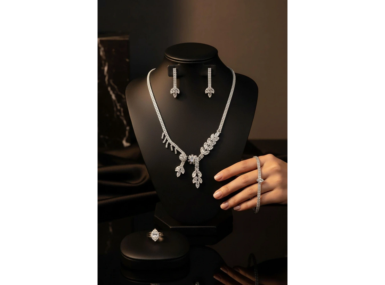 Gümüş Renk Taş Detaylı 4lü Abiye Set