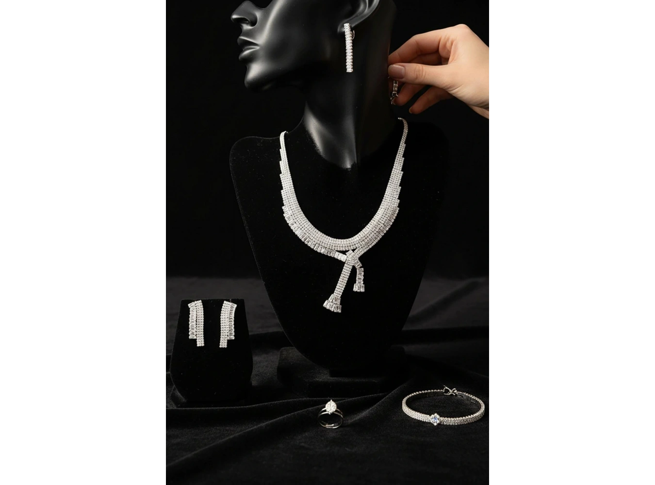 Gümüş Renk Taş Detaylı 4lü Abiye Set