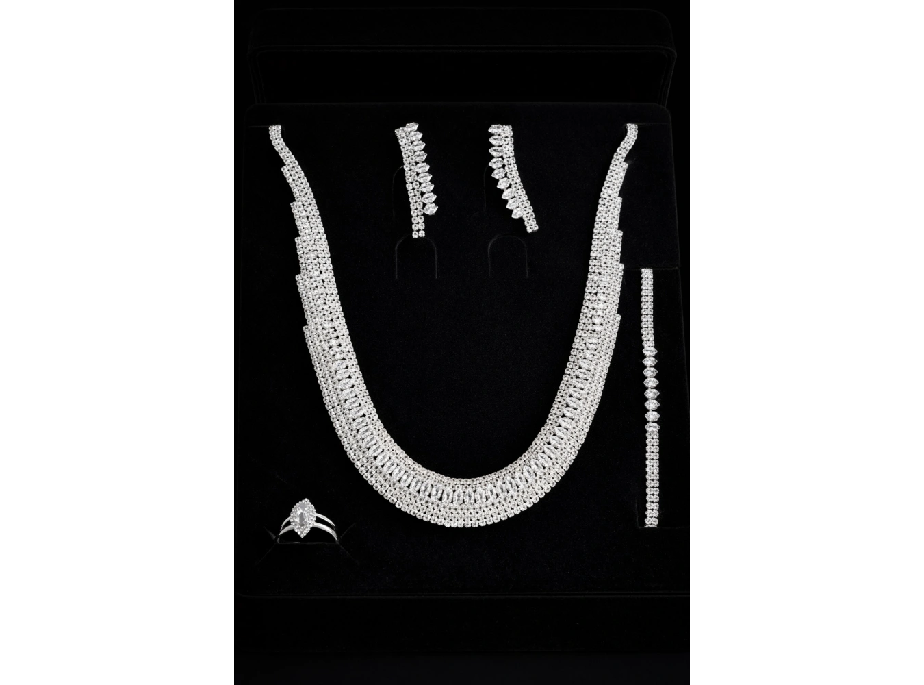 Gümüş Renk Taş Detaylı 4lü Abiye Set