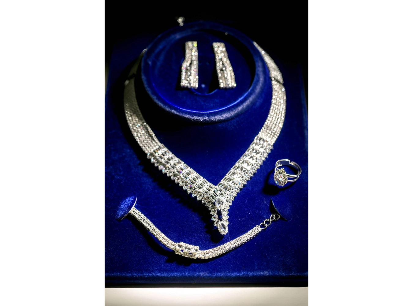 Gümüş Renk Taş Detaylı 4lü Abiye Set