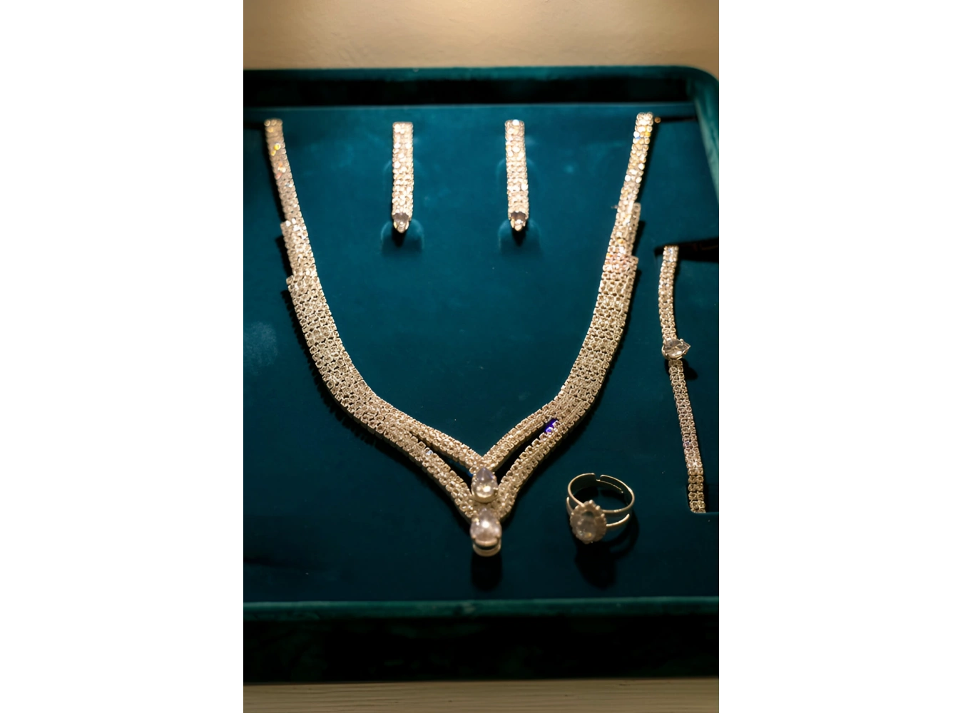 Gümüş Renk Taş Detaylı 4lü Abiye Set