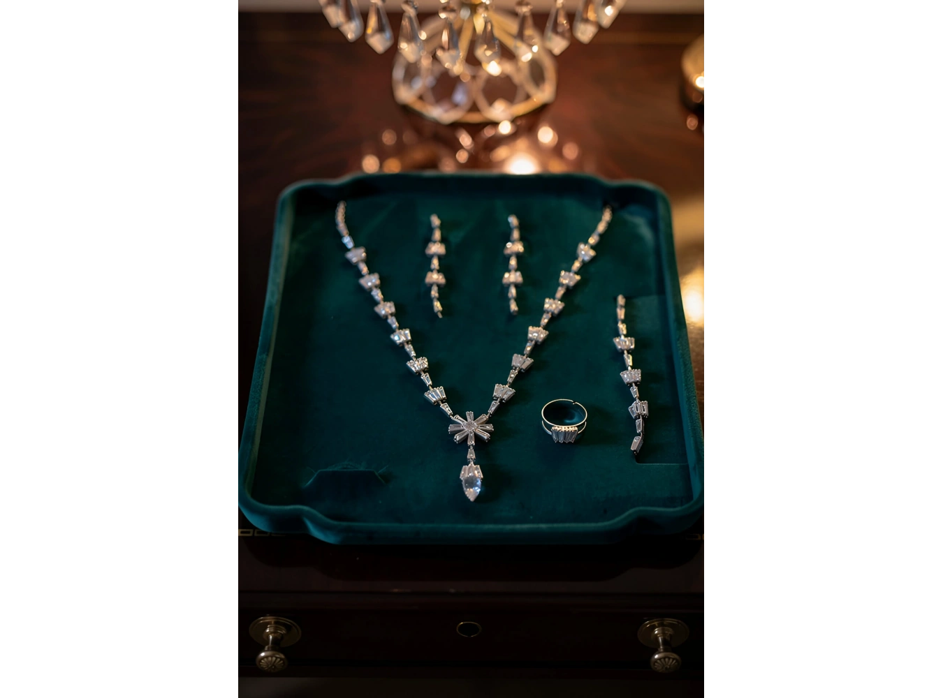 Gümüş Renk Taş Detaylı 4lü Abiye Set