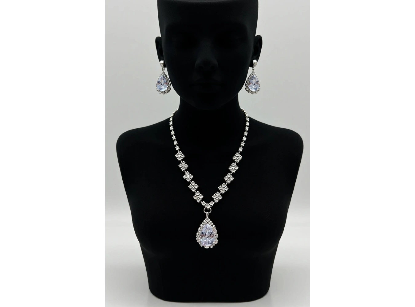 Gümüş Renk Taş Detaylı Abiye Set