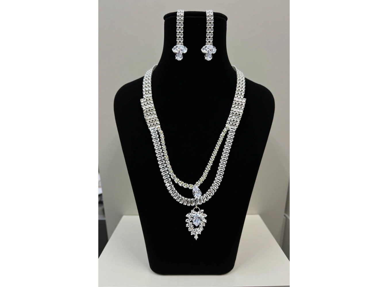 Gümüş Renk Taş Detaylı Abiye Set