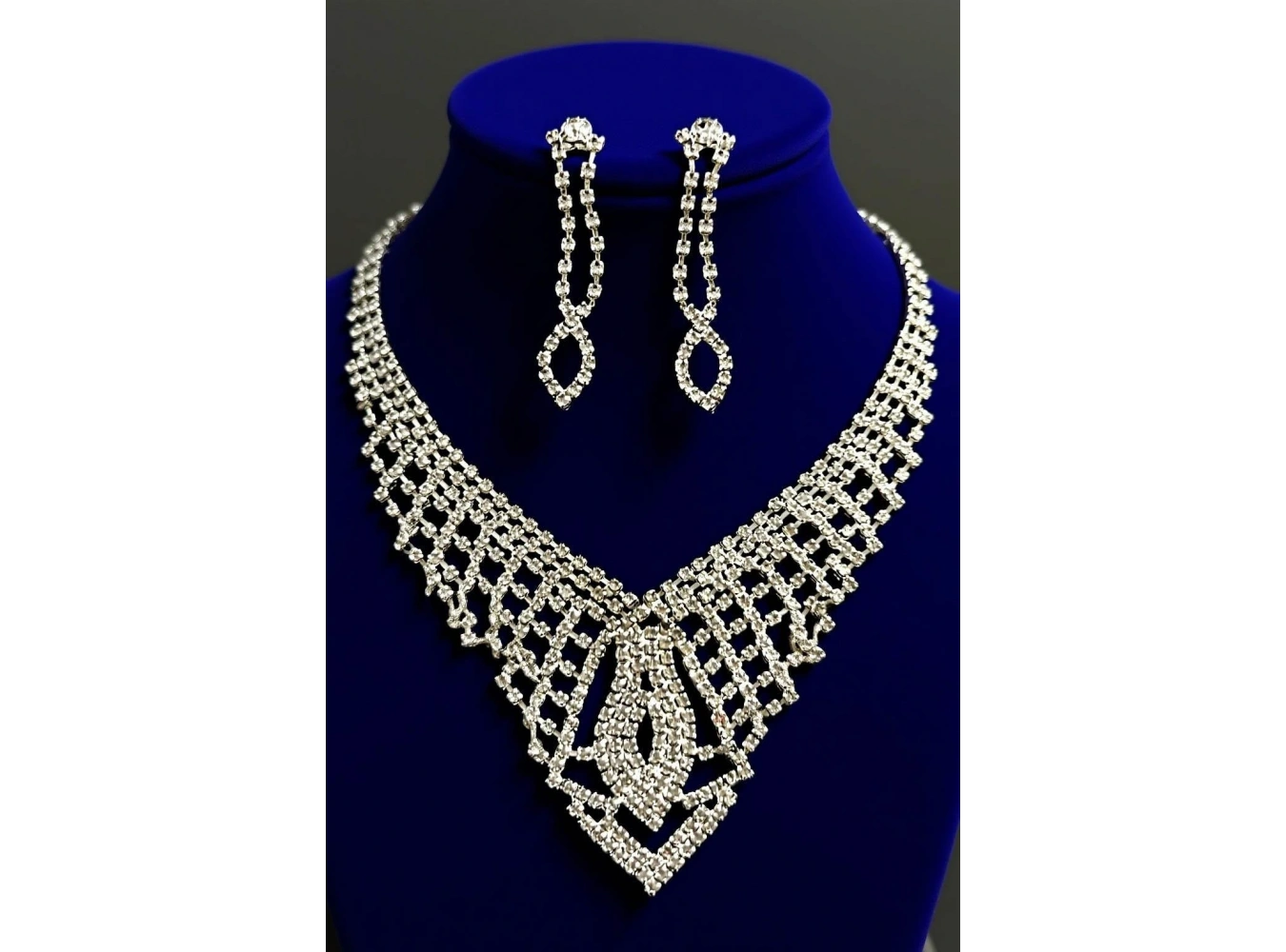 Gümüş Renk Taş Detaylı Abiye Set