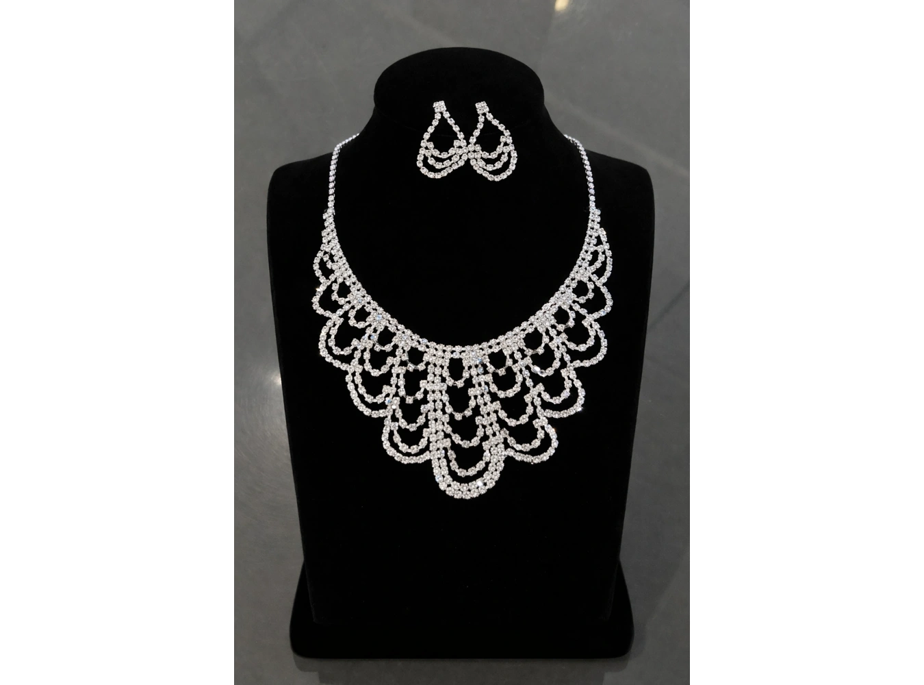 Gümüş Renk Taş Detaylı Abiye Set