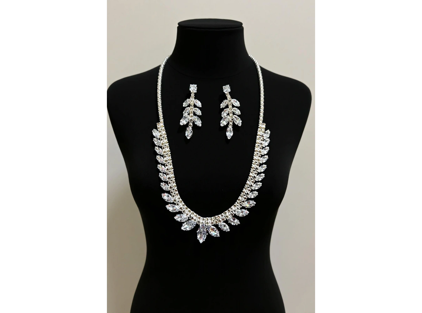 Gümüş Renk Taş Detaylı Abiye Set