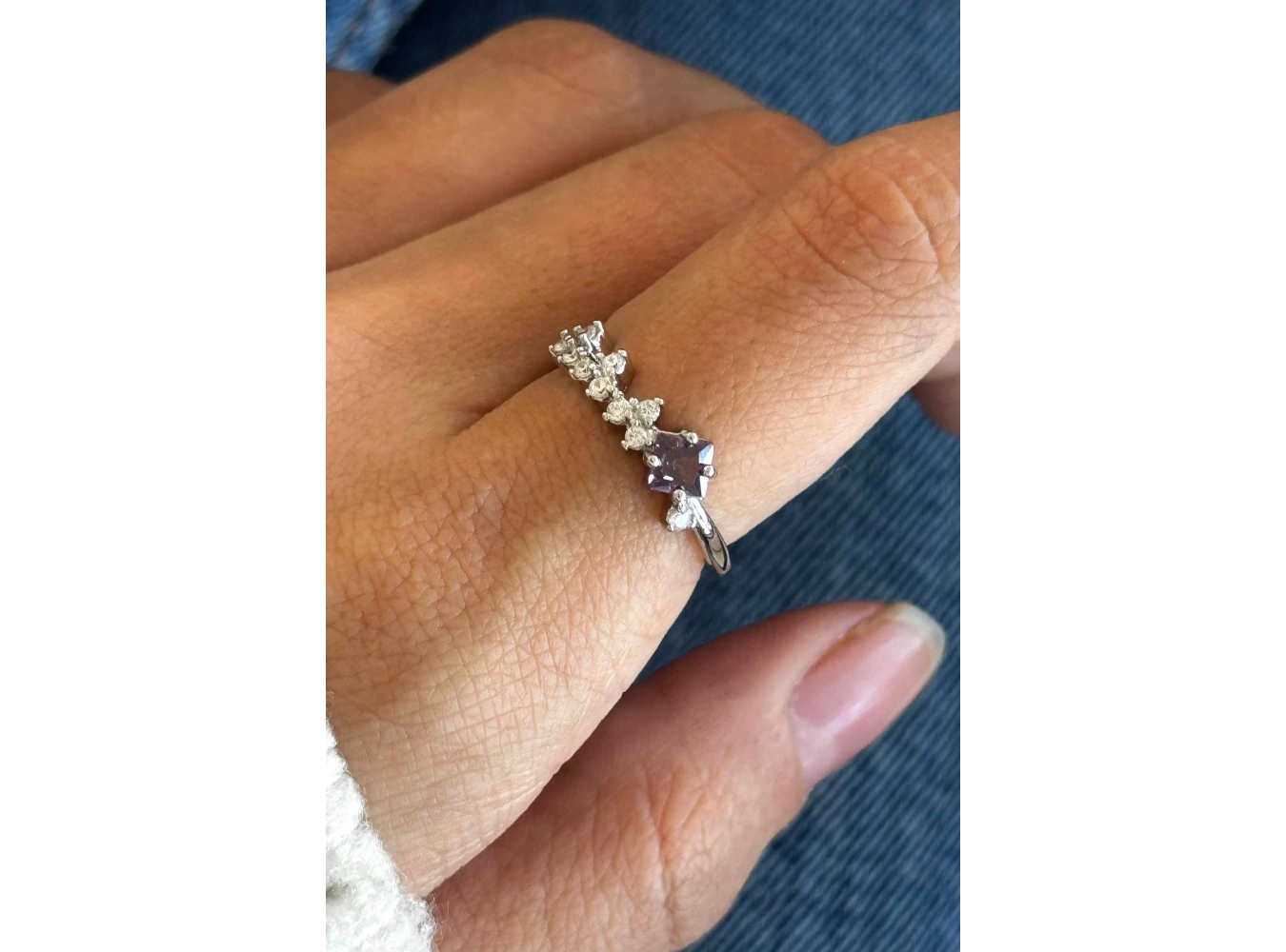 Gümüş Renk Taş Detaylı Ayarlanabilir Çelik Yüzük