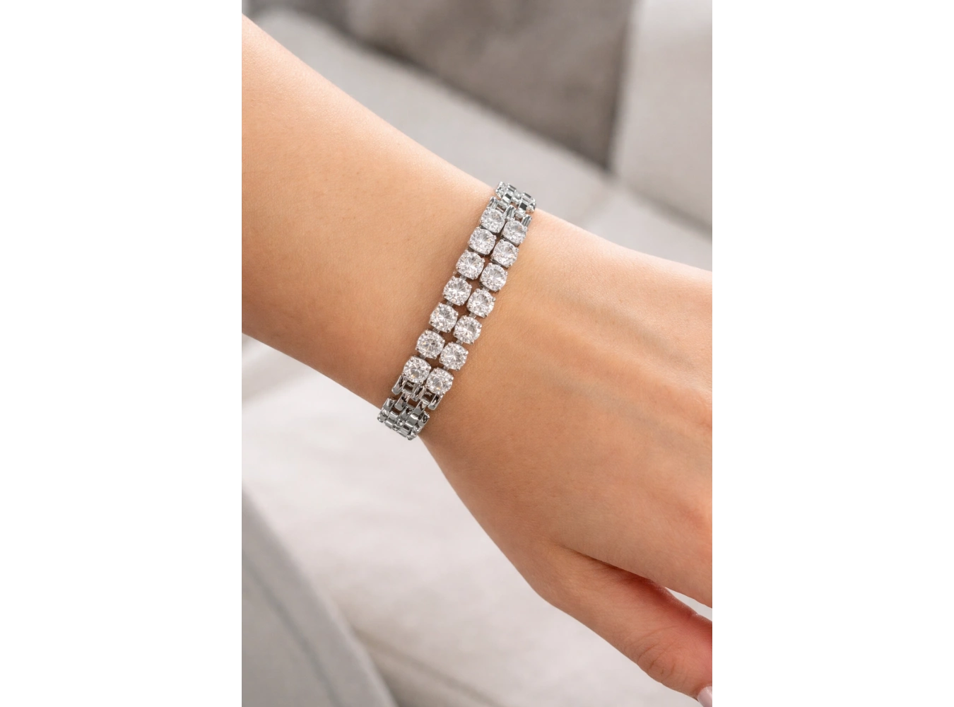 Gümüş Renk Taş Detaylı Bileklik