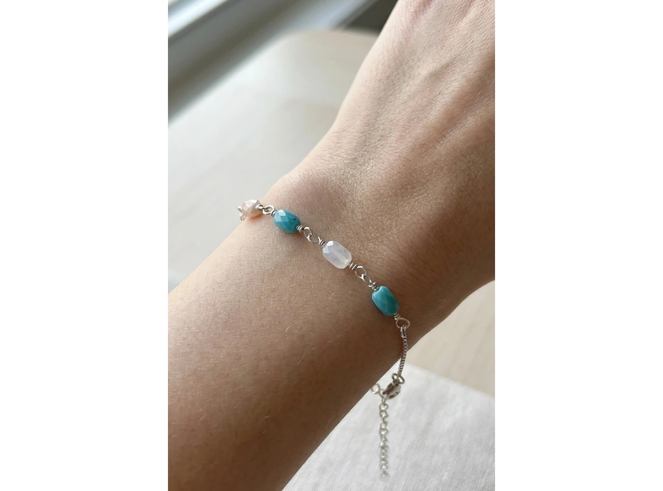 Gümüş Renk Taş Detaylı Bileklik