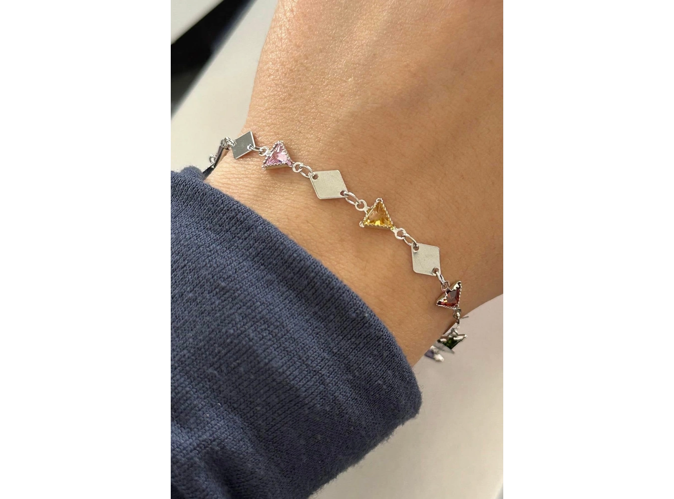 Gümüş Renk Taş Detaylı Bileklik