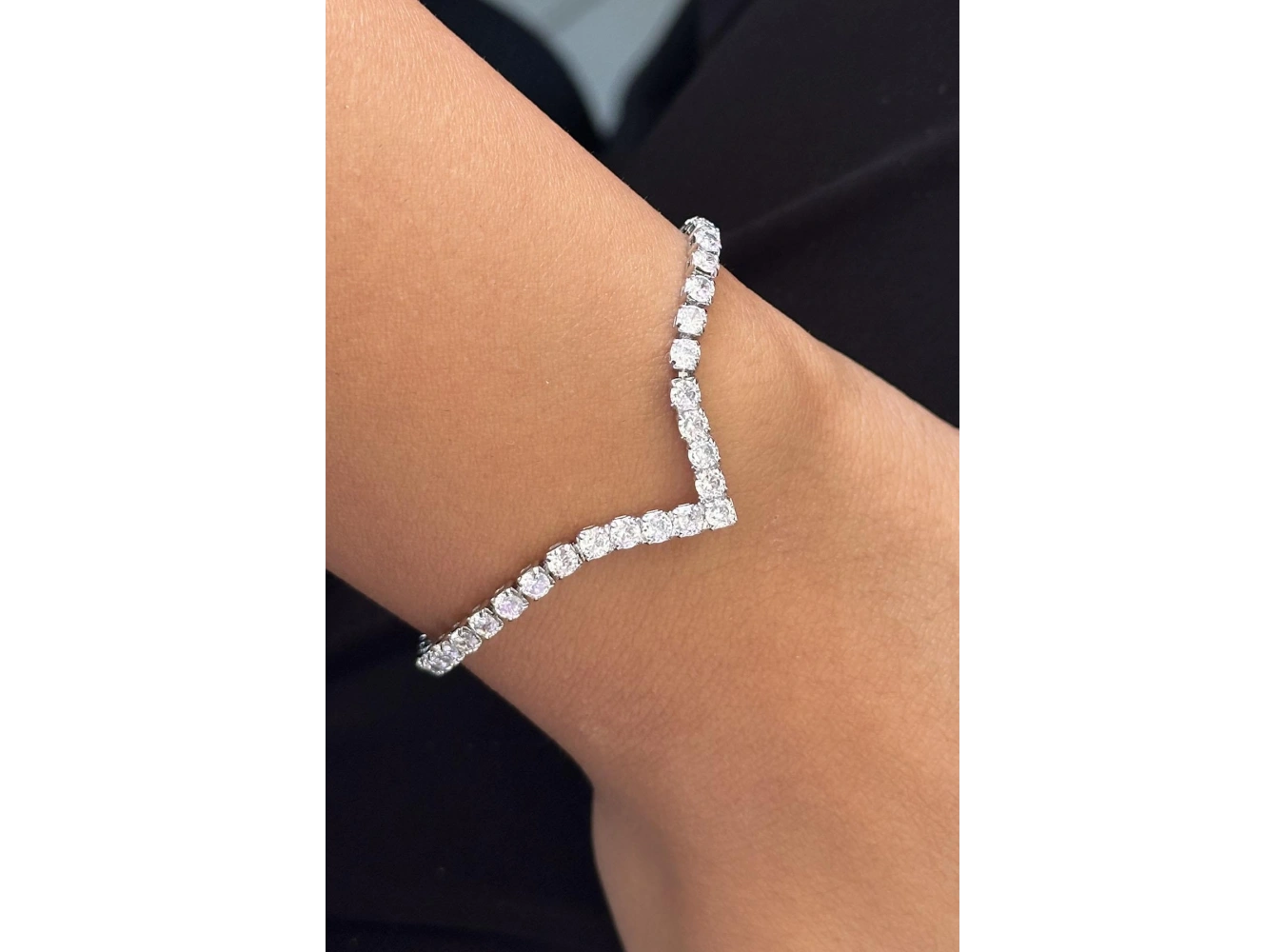 Gümüş Renk Taş Detaylı Bileklik