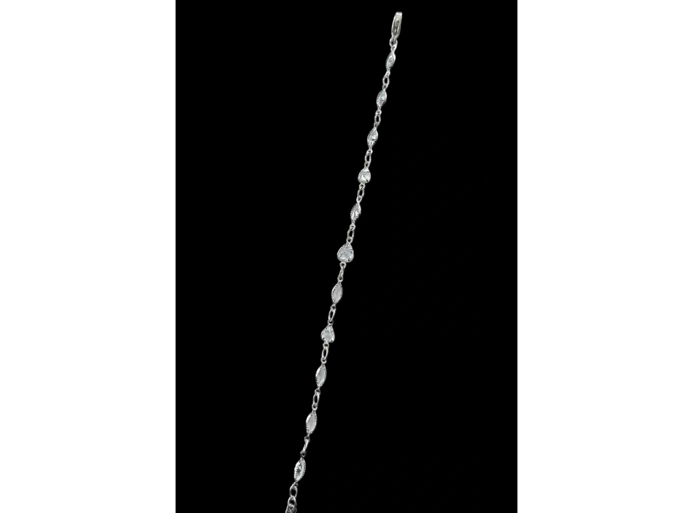 Gümüş Renk Taş Detaylı Bileklik