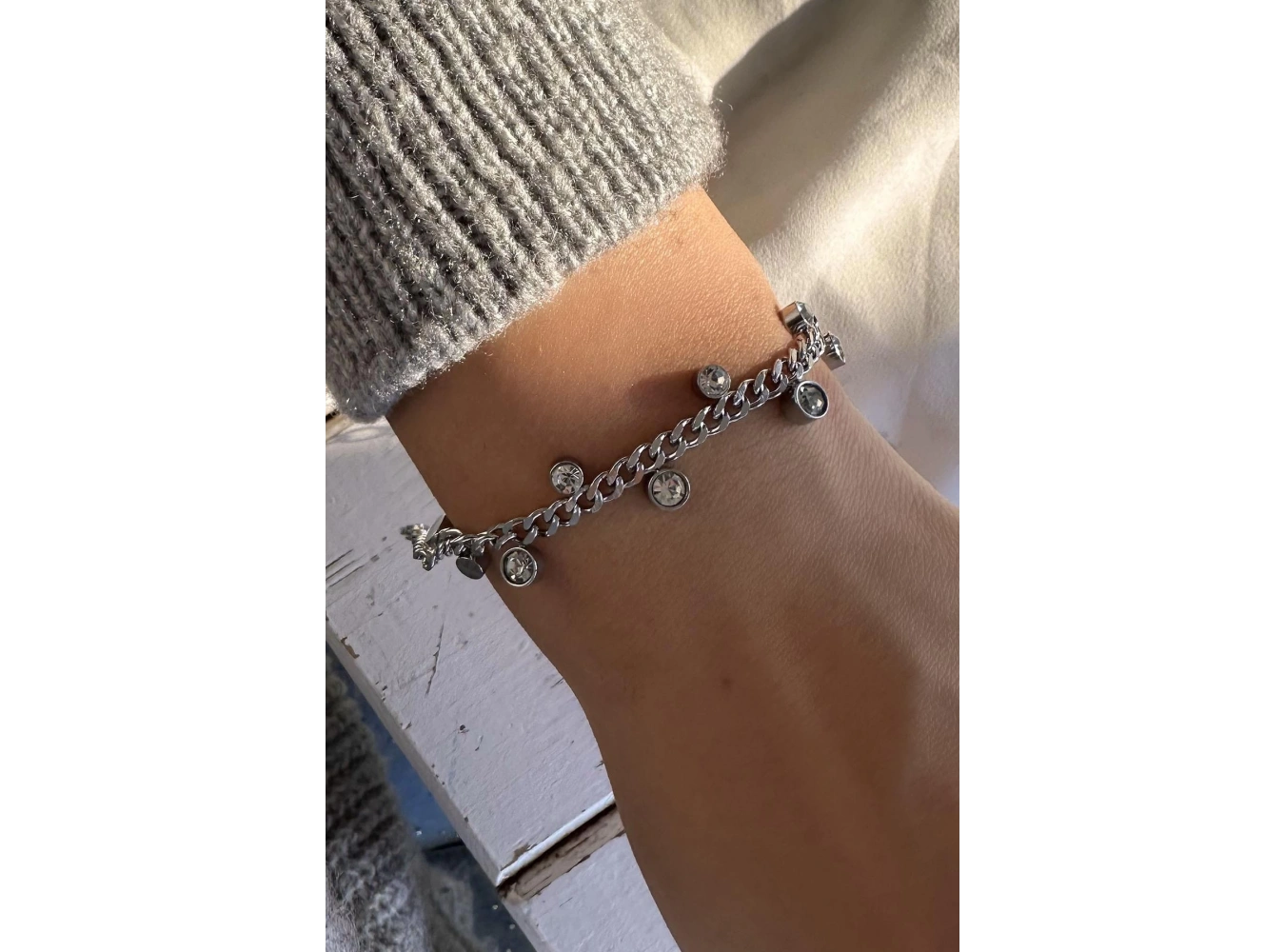 Gümüş Renk Taş Detaylı Çelik Bileklik