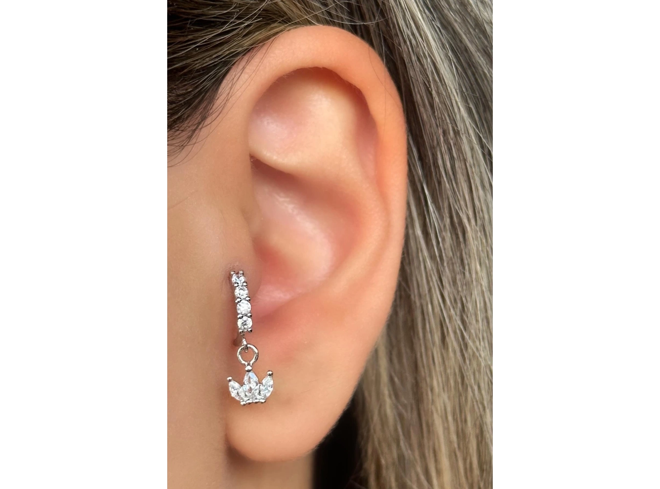 Gümüş Renk Taş Detaylı Çelik Halka Tragus/Kıkırdak Küpe/Piercing (Tek)