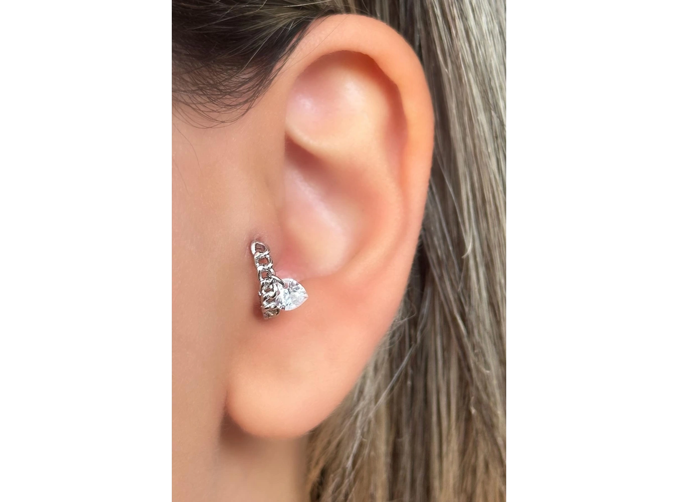 Gümüş Renk Taş Detaylı Çelik Halka Tragus/Kıkırdak Küpe/Piercing (Tek)