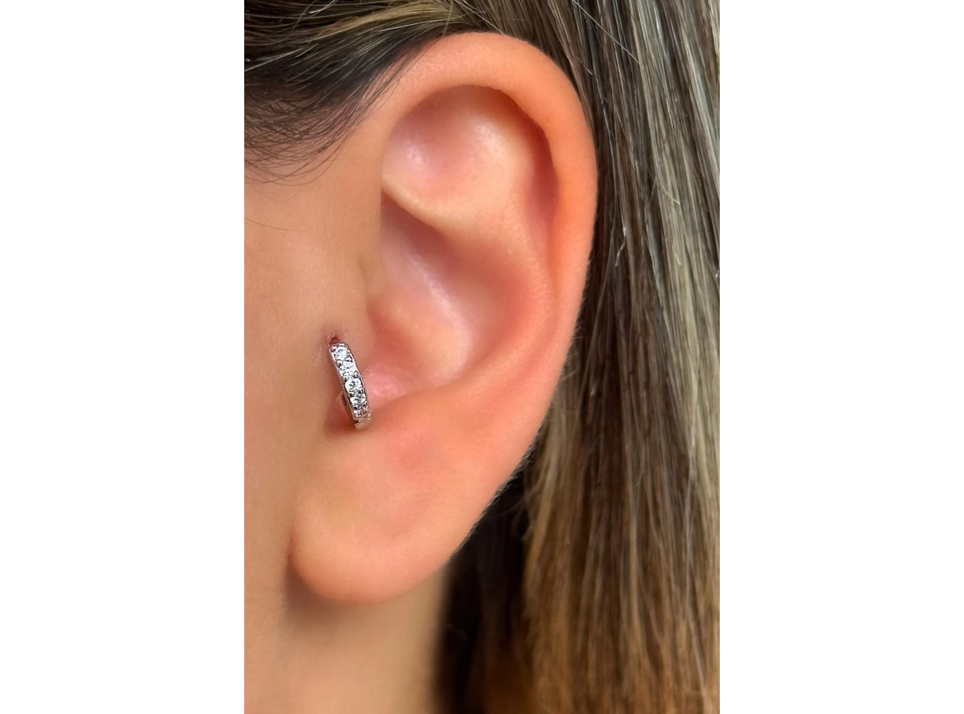 Gümüş Renk Taş Detaylı Çelik Halka Tragus/Kıkırdak Küpe/Piercing (Tek)