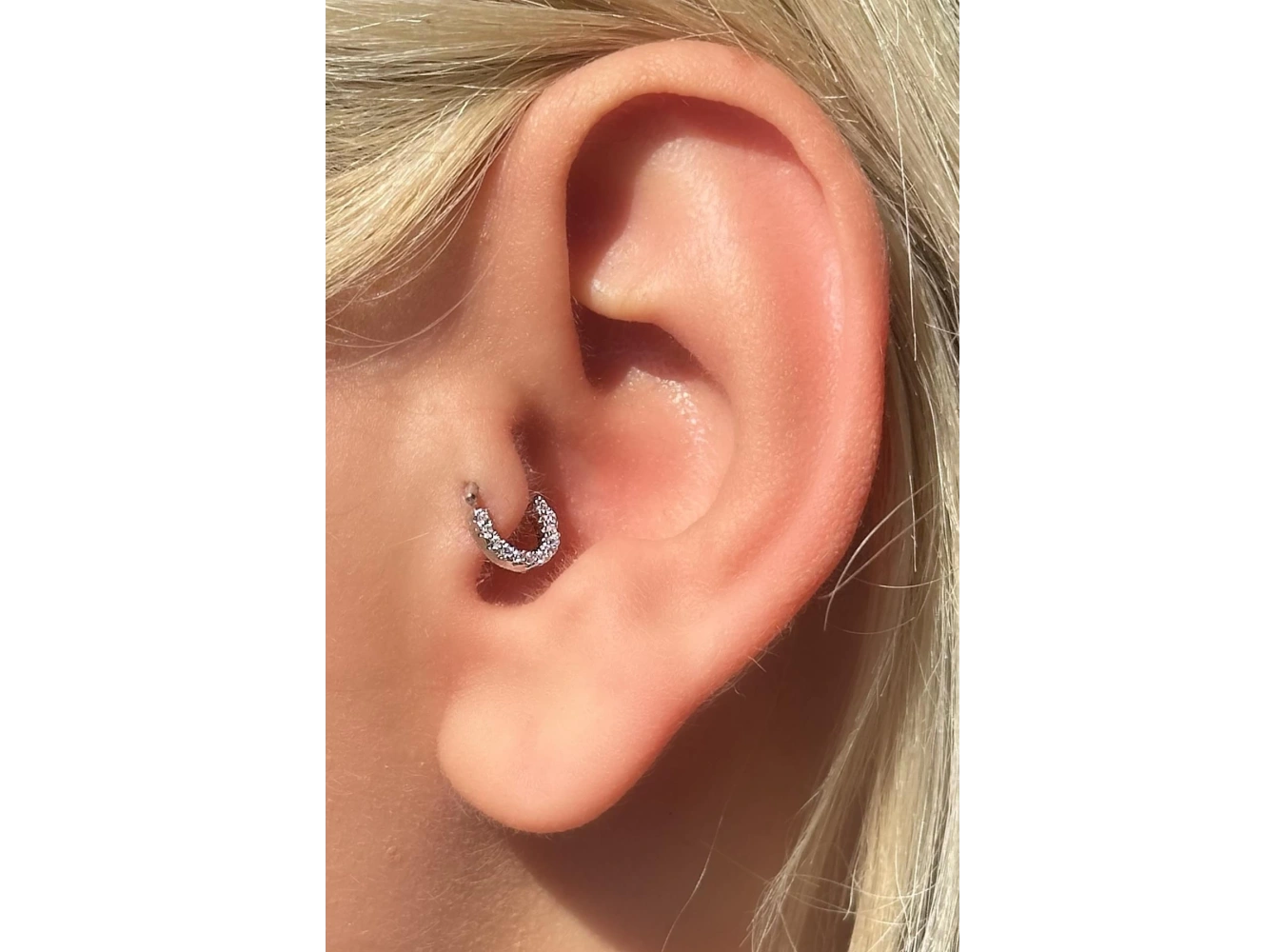 Gümüş Renk Taş Detaylı Çelik Halka Tragus/Kıkırdak Küpe/Piercing (Tek)