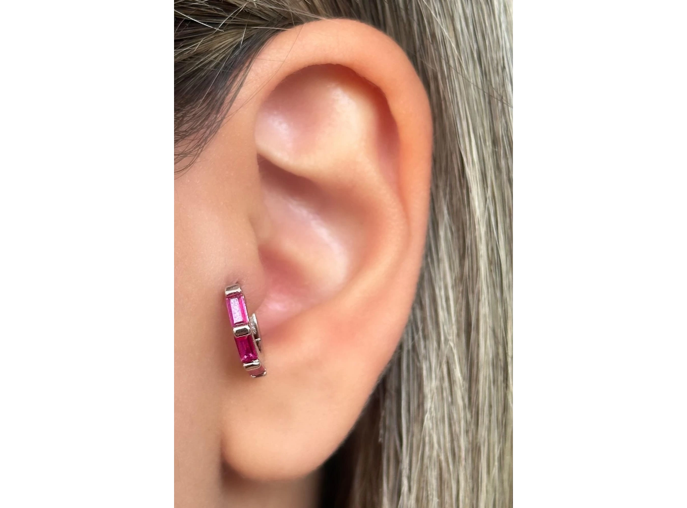 Gümüş Renk Taş Detaylı Çelik Halka Tragus/Kıkırdak Küpe/Piercing (Tek)