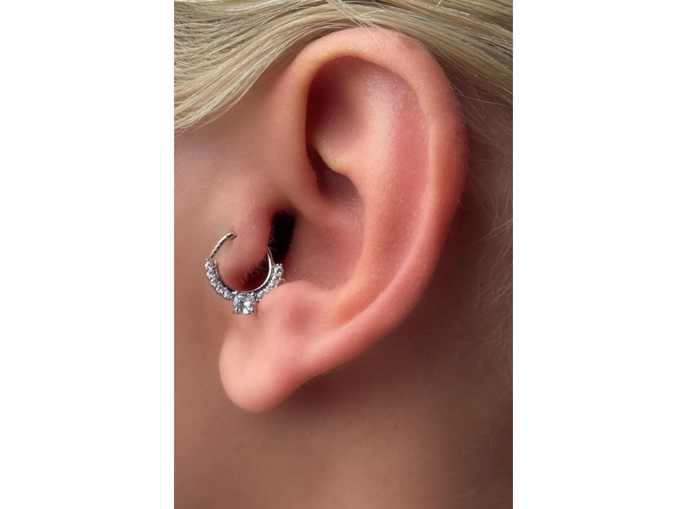 Gümüş Renk Taş Detaylı Çelik Halka Tragus/Kıkırdak Küpe/Piercing (Tek)