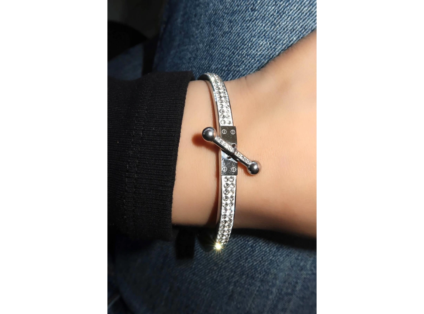 Gümüş Renk Taş Detaylı Çelik Kelepçe Bileklik