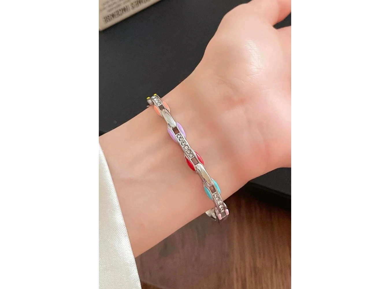 Gümüş Renk Taş Detaylı Çelik Kelepçe Bileklik