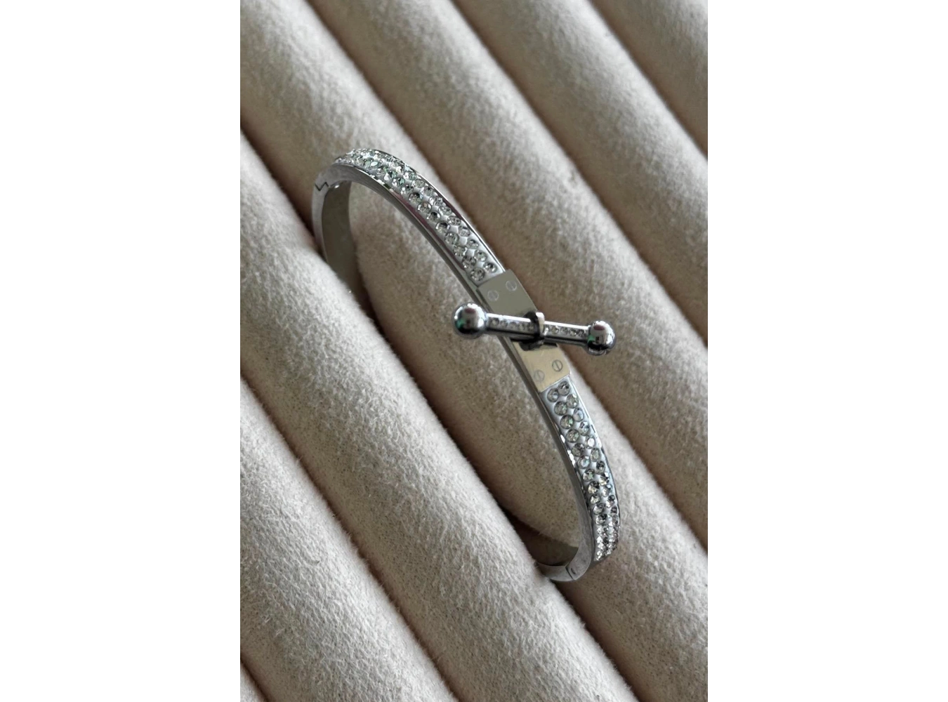 Gümüş Renk Taş Detaylı Çelik Kelepçe Bileklik