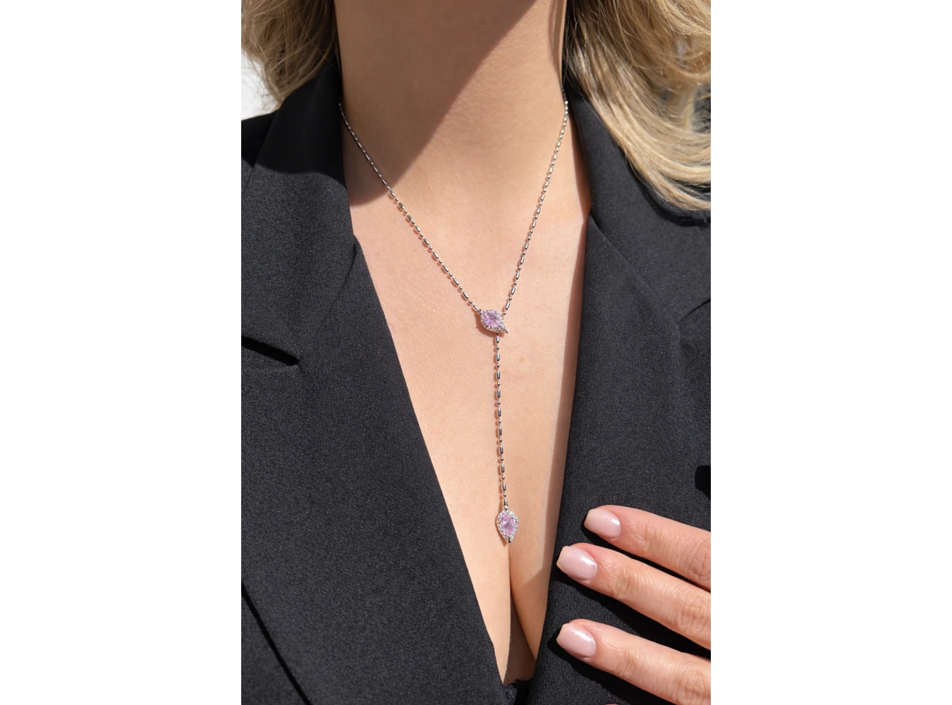 Gümüş Renk Taş Detaylı Çelik Kolye