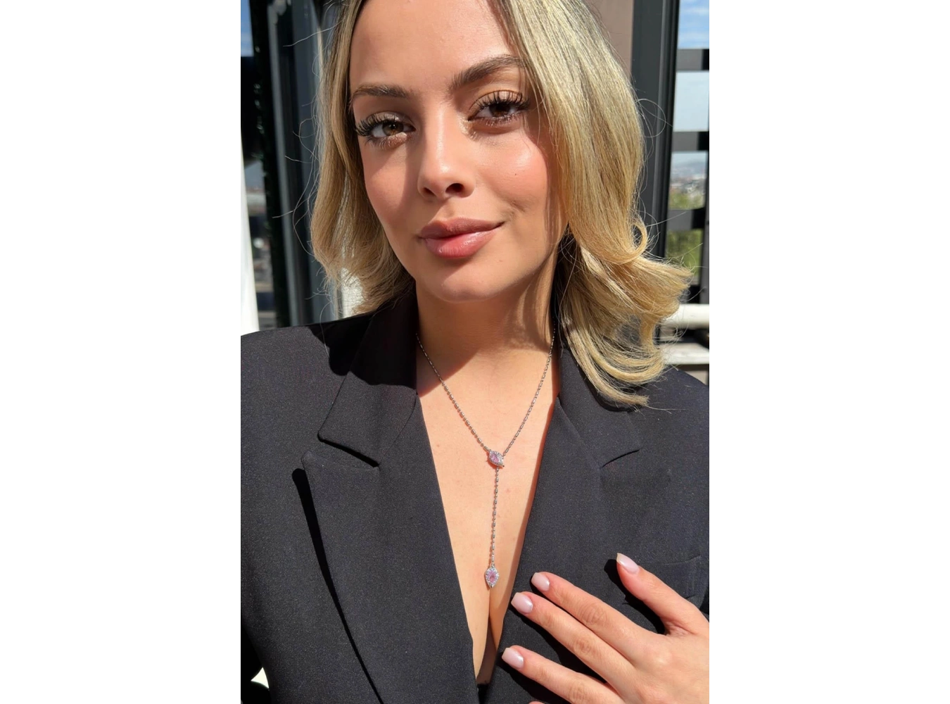 Gümüş Renk Taş Detaylı Çelik Kolye