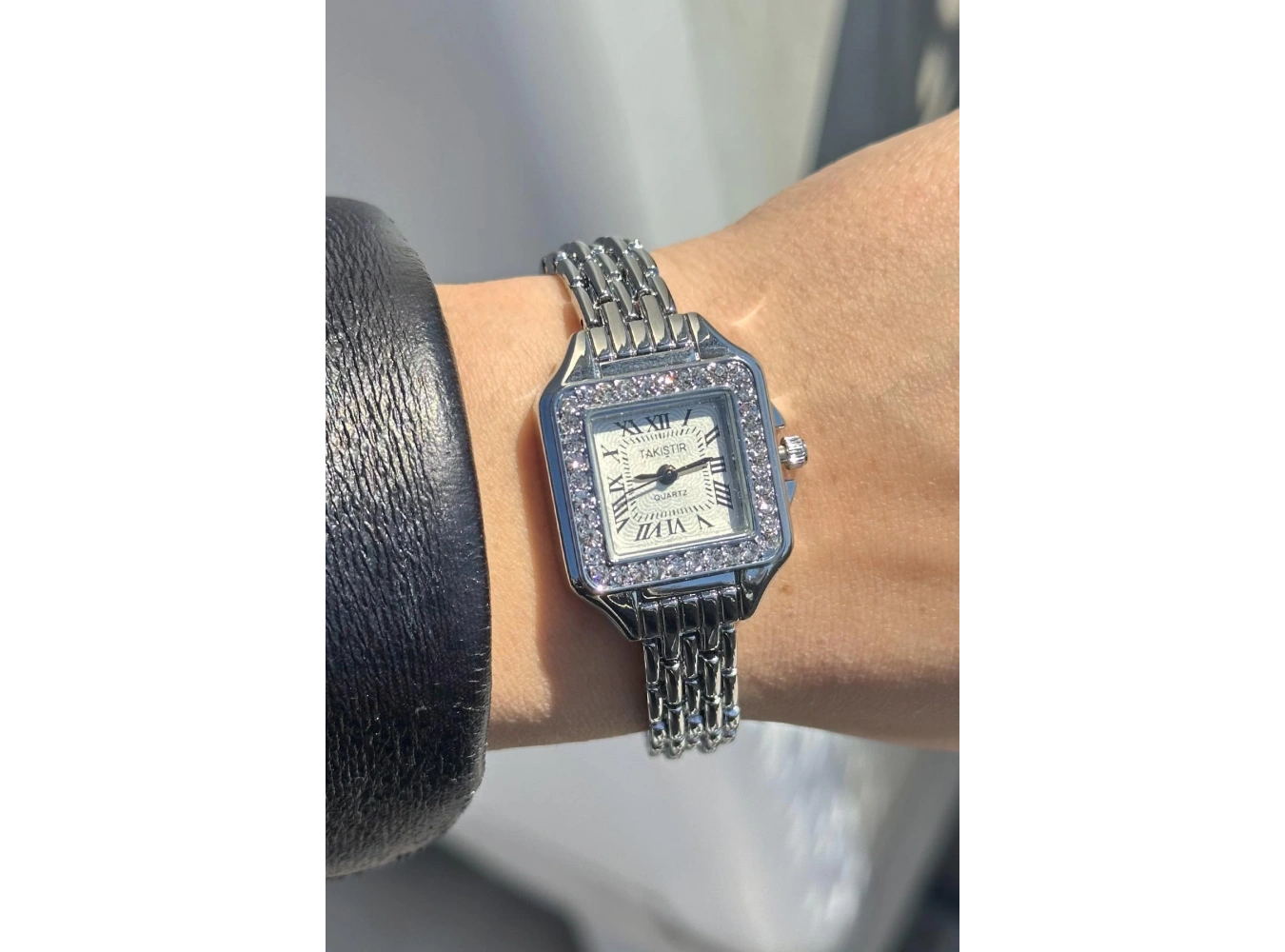 Gümüş Renk Taş Detaylı Çelik Kordonlu Kadın Saat