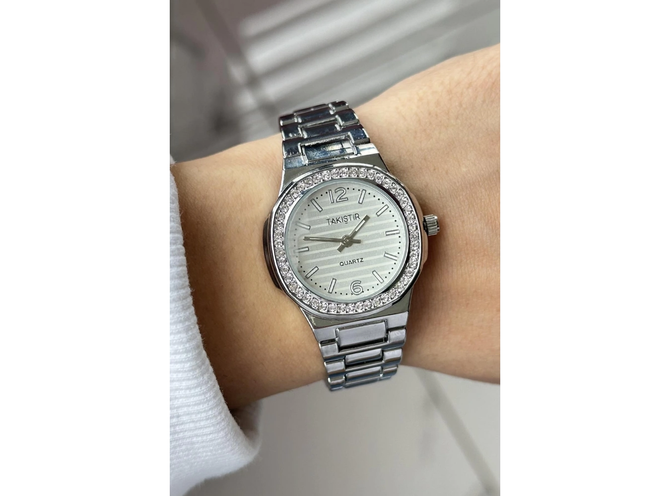 Gümüş Renk Taş Detaylı Çelik Kordonlu Kadın Saat