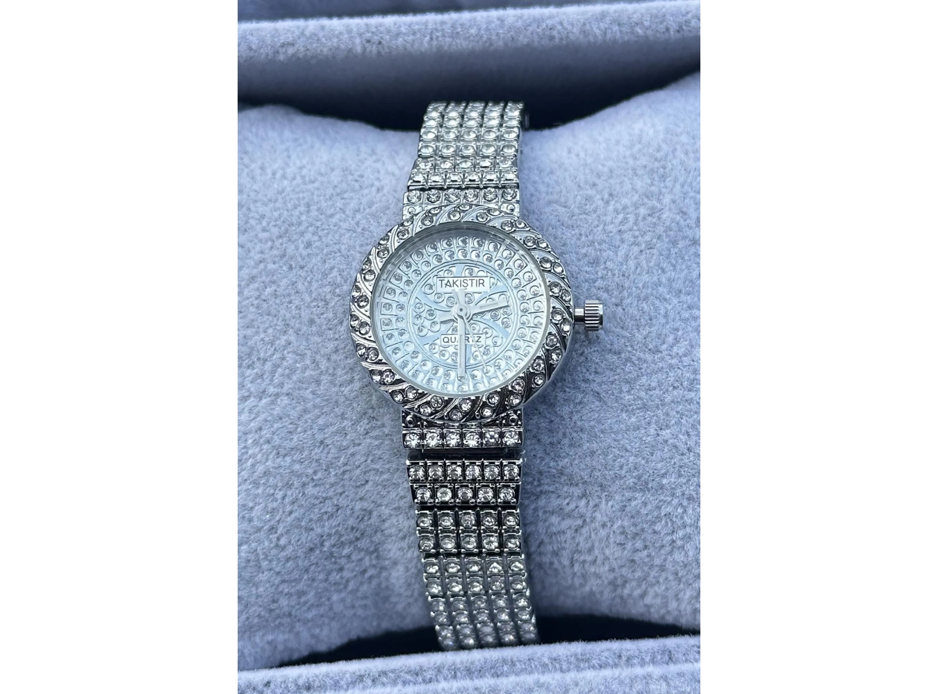 Gümüş Renk Taş Detaylı Çelik Kordonlu Kadın Saat