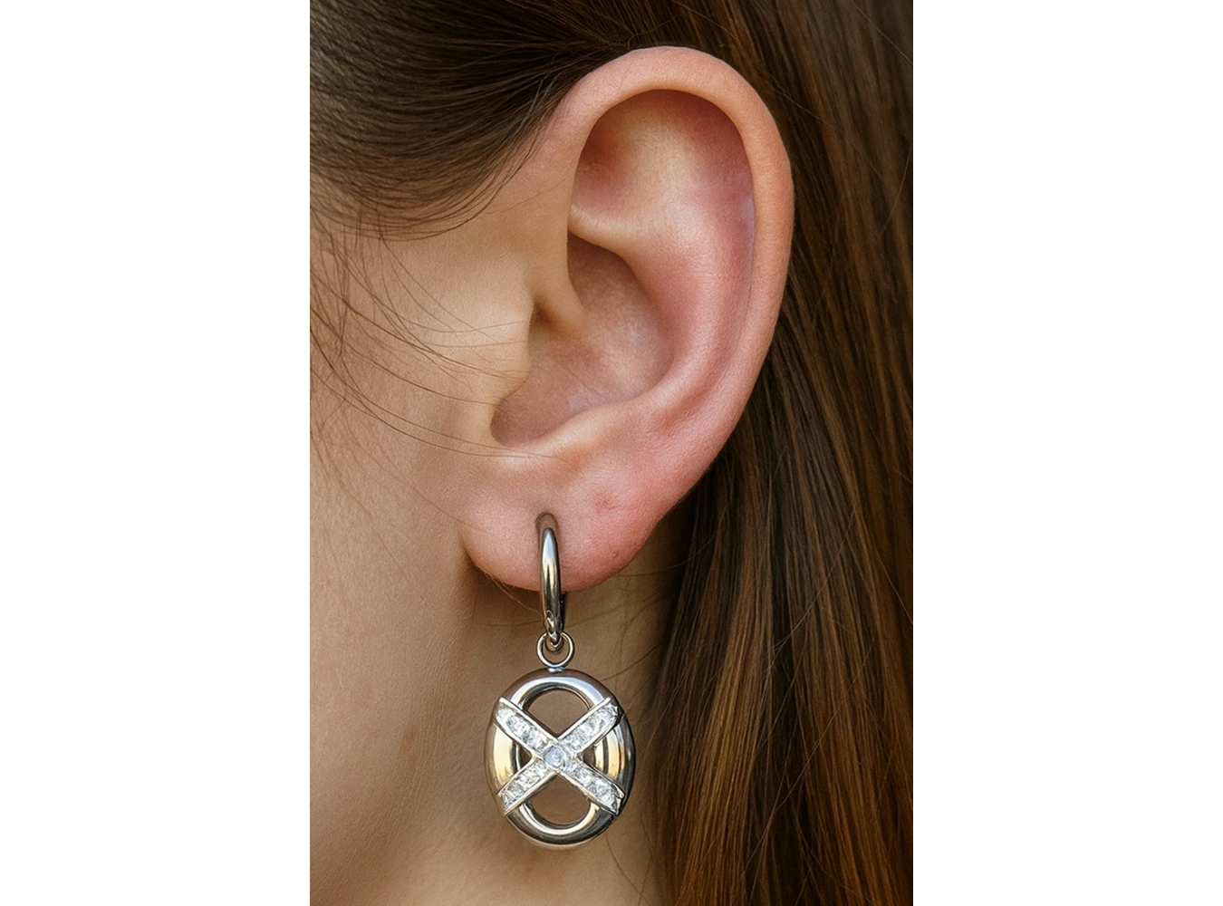 Gümüş Renk Taş Detaylı Çelik Küpe (Çift)