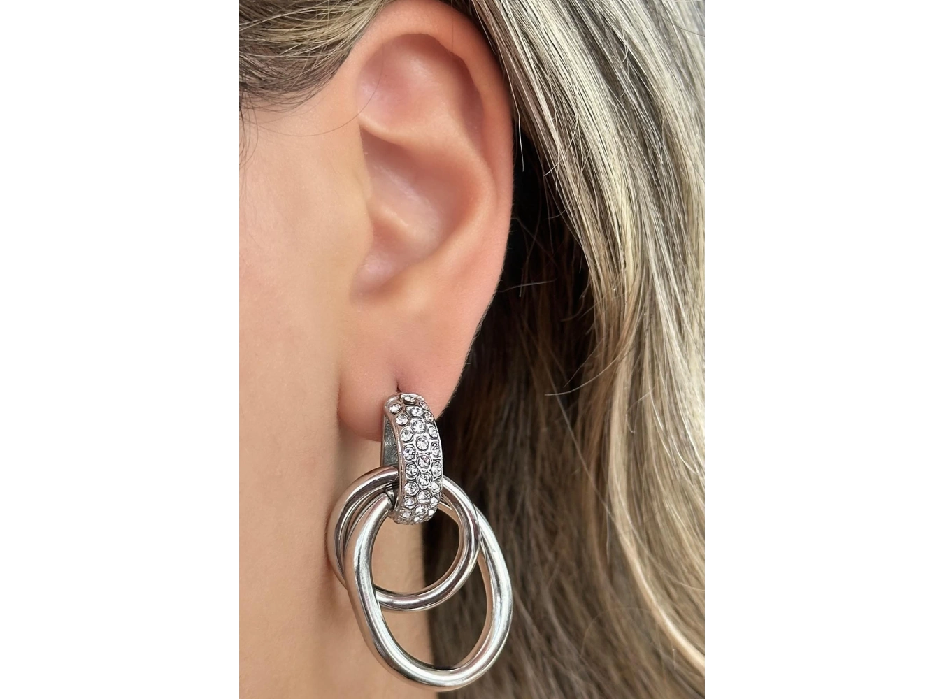 Gümüş Renk Taş Detaylı  Çelik Küpe (Çift)