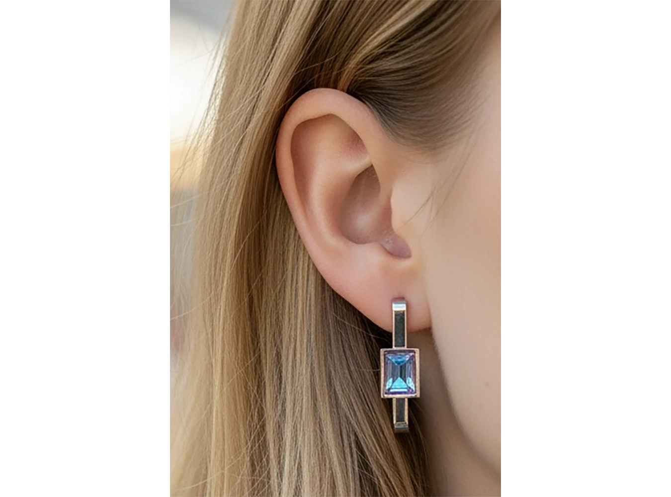 Gümüş Renk Taş Detaylı Çelik Küpe (Çift)