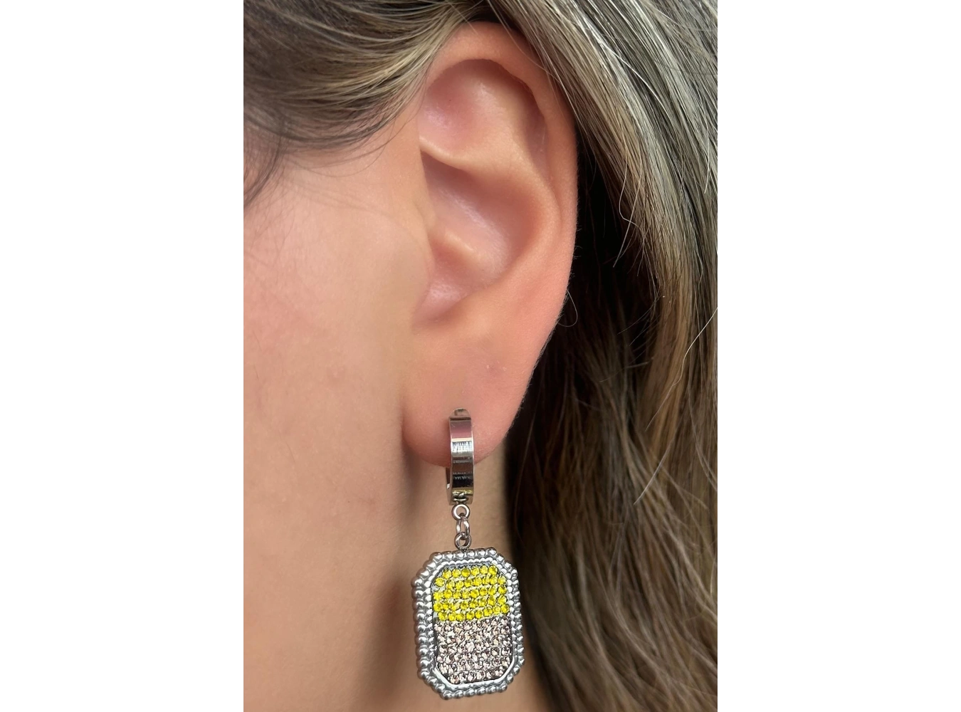 Gümüş Renk Taş Detaylı Çelik Küpe (Çift)