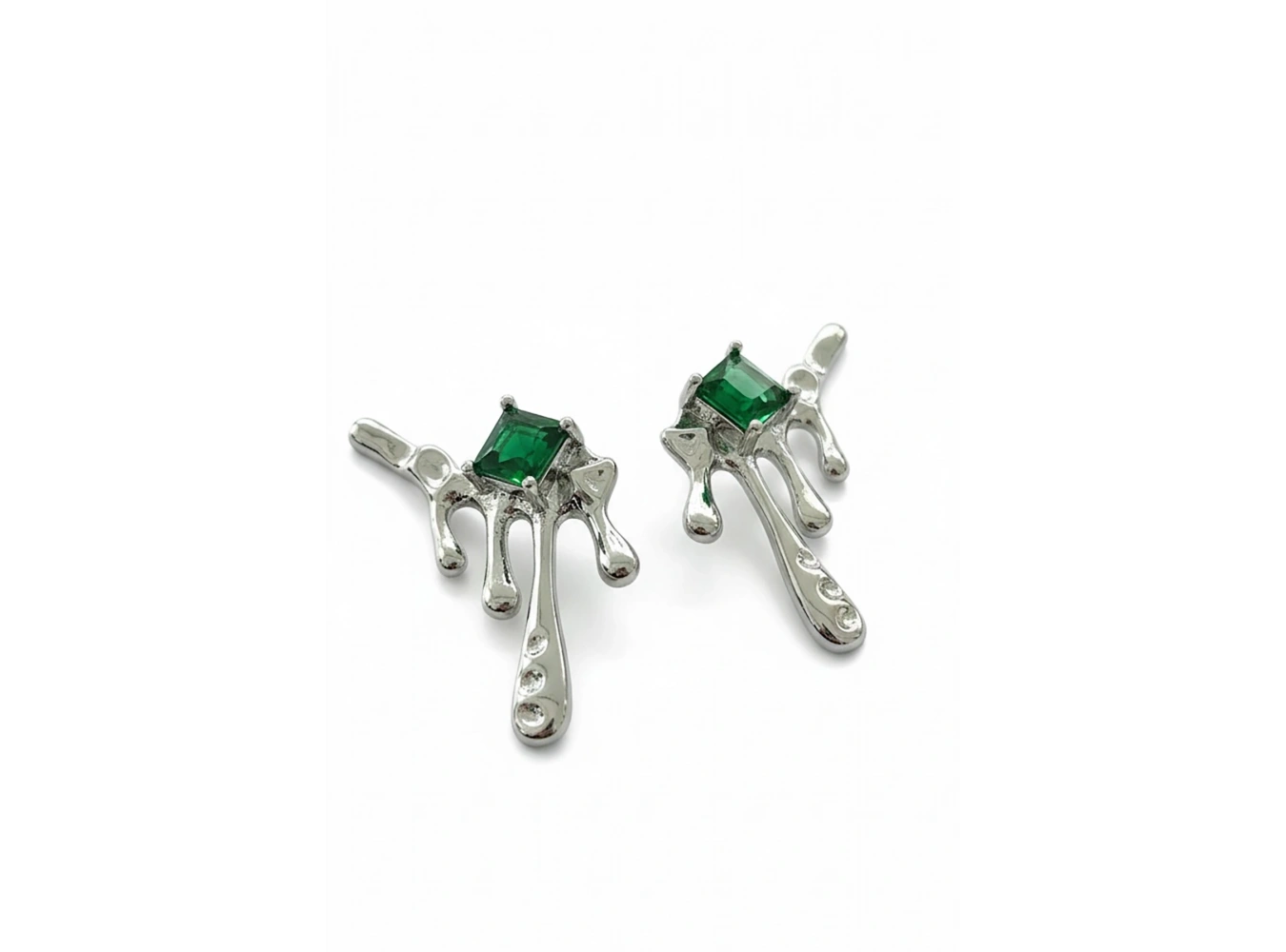 Gümüş Renk Taş Detaylı Çelik Küpe (Çift)