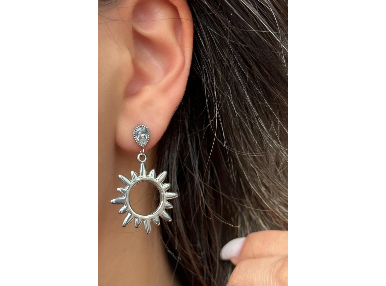 Gümüş Renk Taş Detaylı Çelik Küpe (Çift)