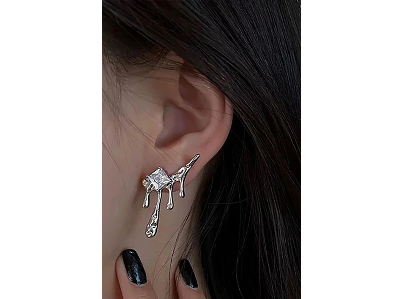 Gümüş Renk Taş Detaylı Çelik Küpe (Çift)