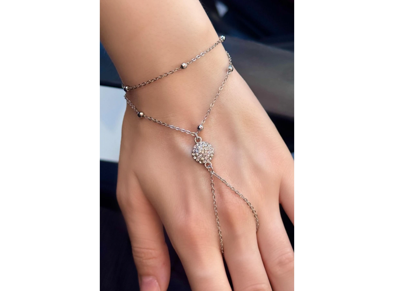 Gümüş Renk Taş Detaylı Çelik Şahmeran